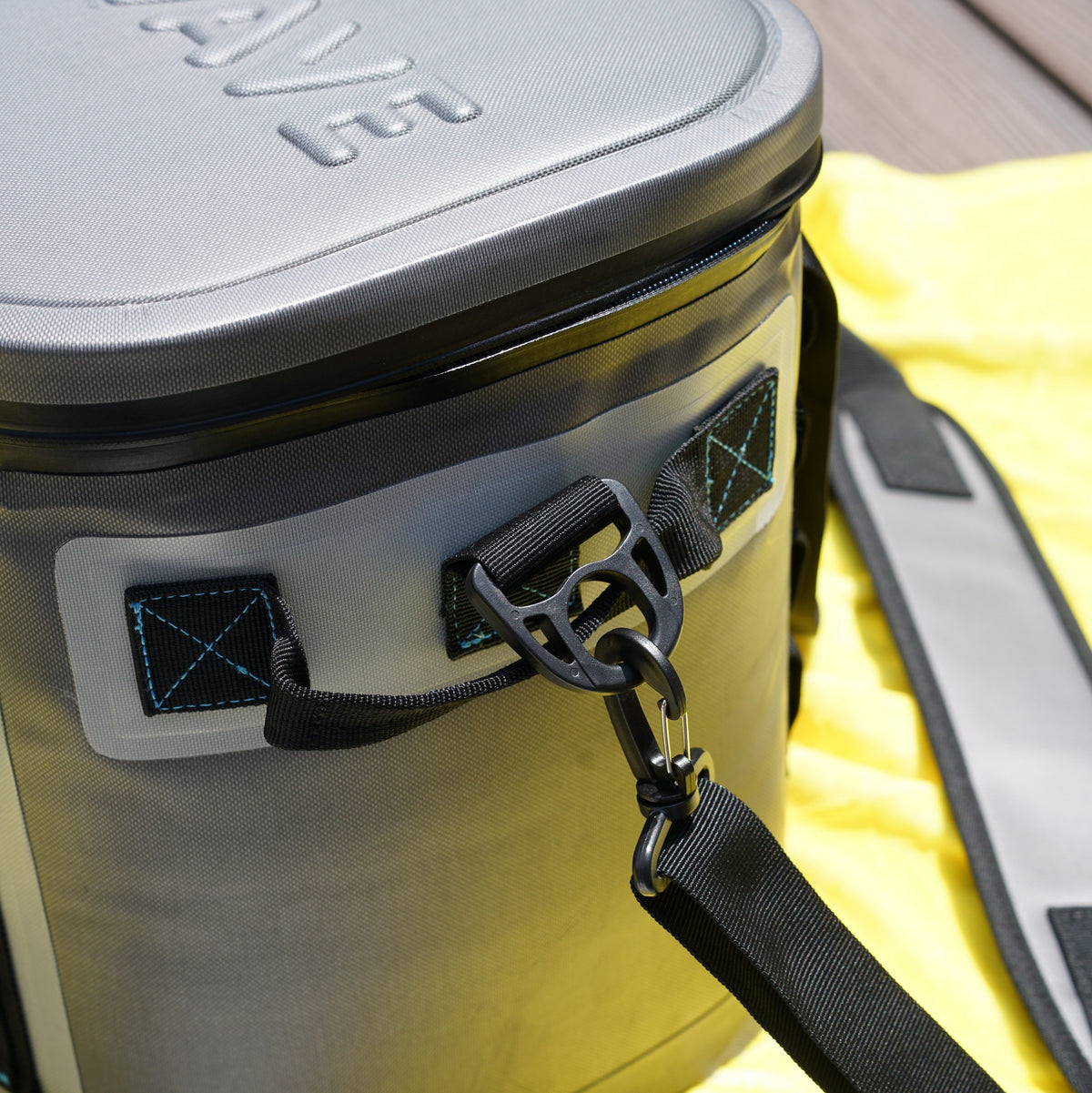 New Wave Soft Cooler - 20 Can